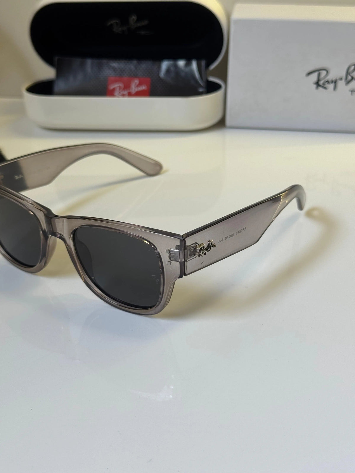 RB 0840 Grey Mega Wayfarer